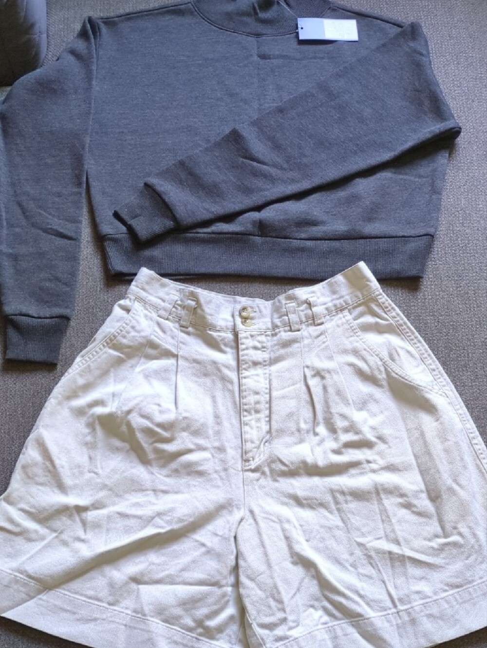 Cropped Gray Mock Neck Sweatshirt & Cream High-Waist Shorts Set - Picture 3 of 6